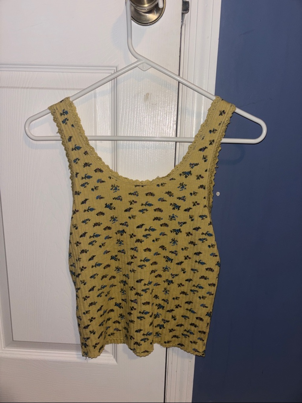Bundle of two Body suits and one crop tank top - Picture 4 of 16